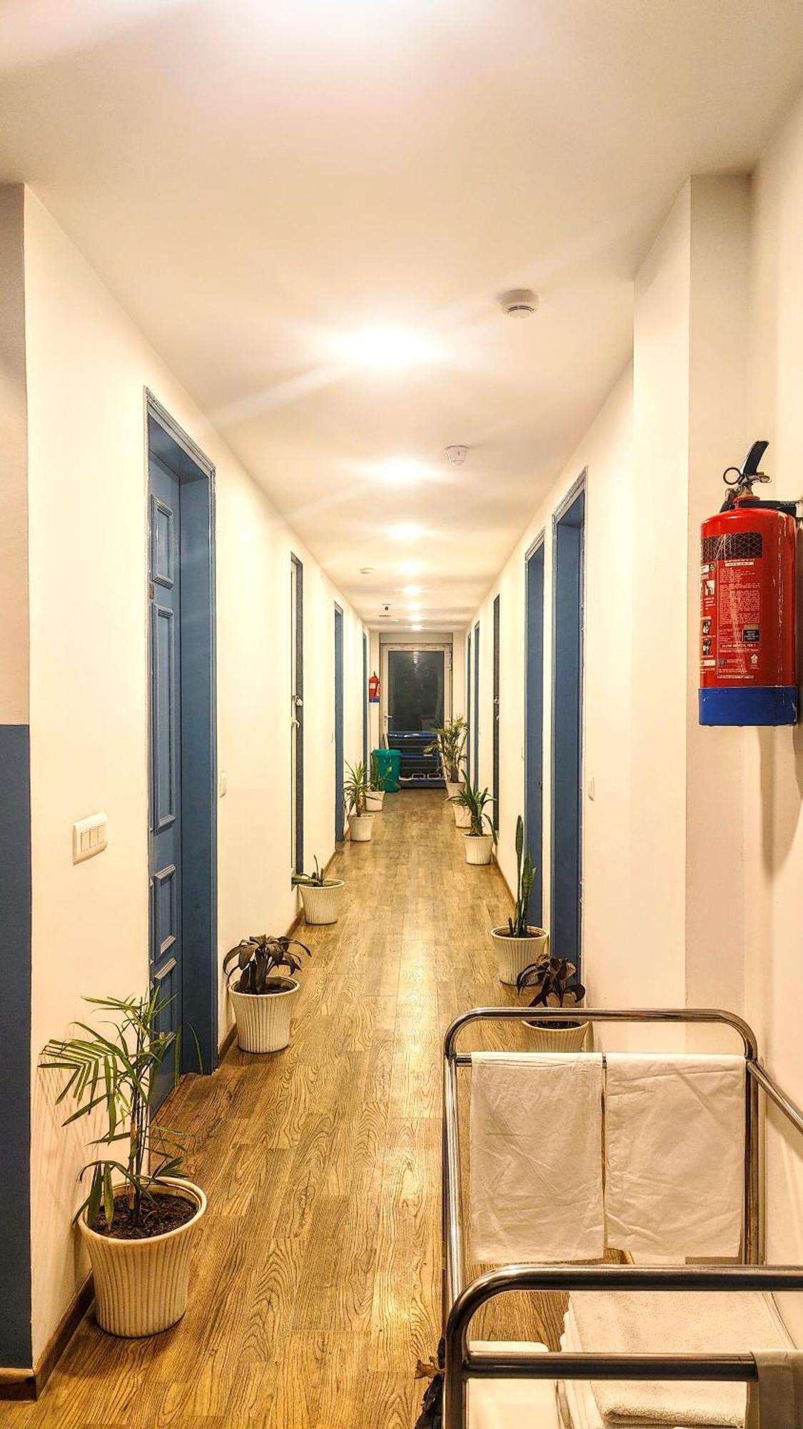 Mavens White Artemis Hospital Road Sector 52 Gurgaon Hotel ภายนอก รูปภาพ