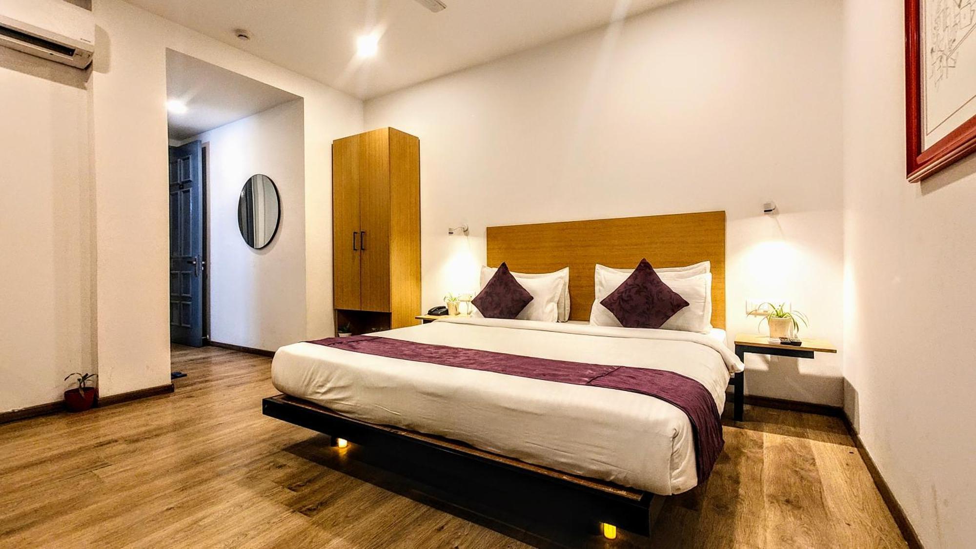 Mavens White Artemis Hospital Road Sector 52 Gurgaon Hotel ภายนอก รูปภาพ