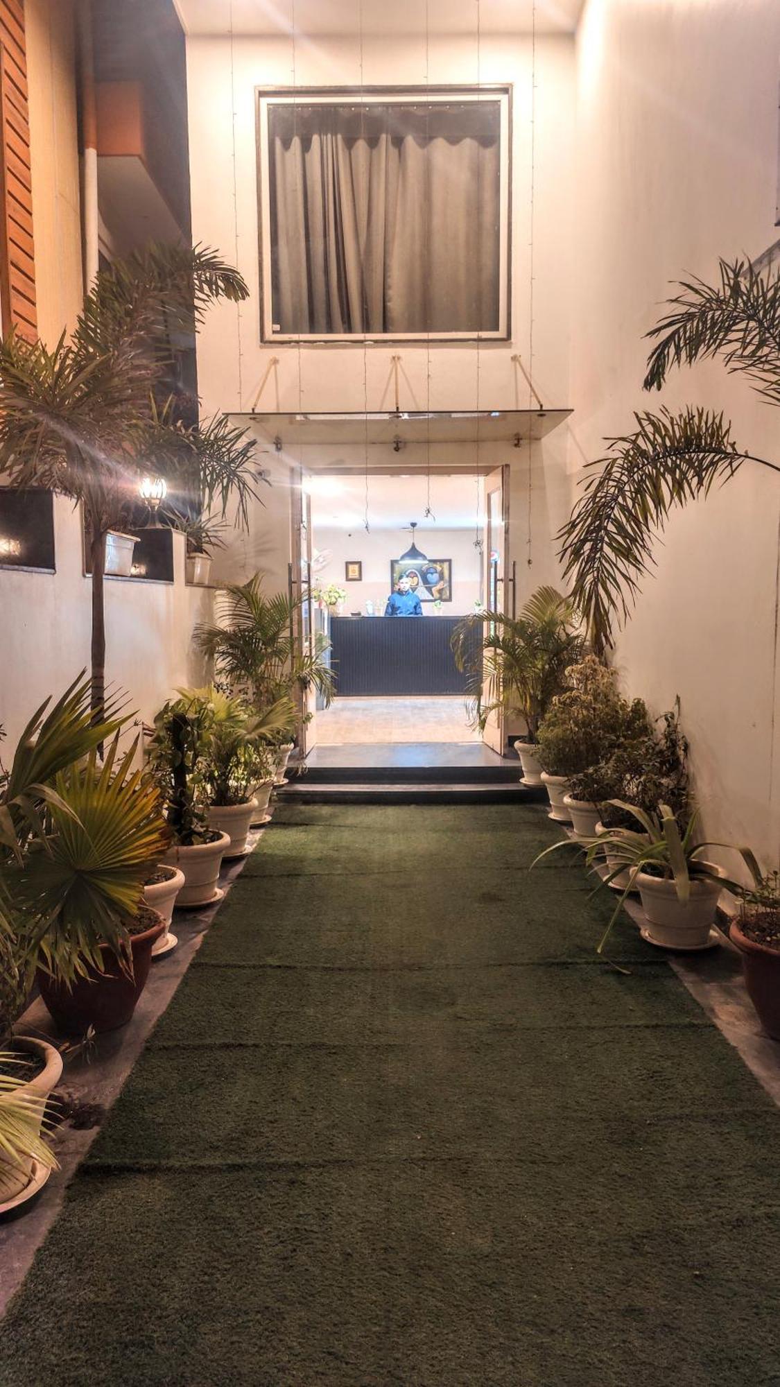 Mavens White Artemis Hospital Road Sector 52 Gurgaon Hotel ภายนอก รูปภาพ