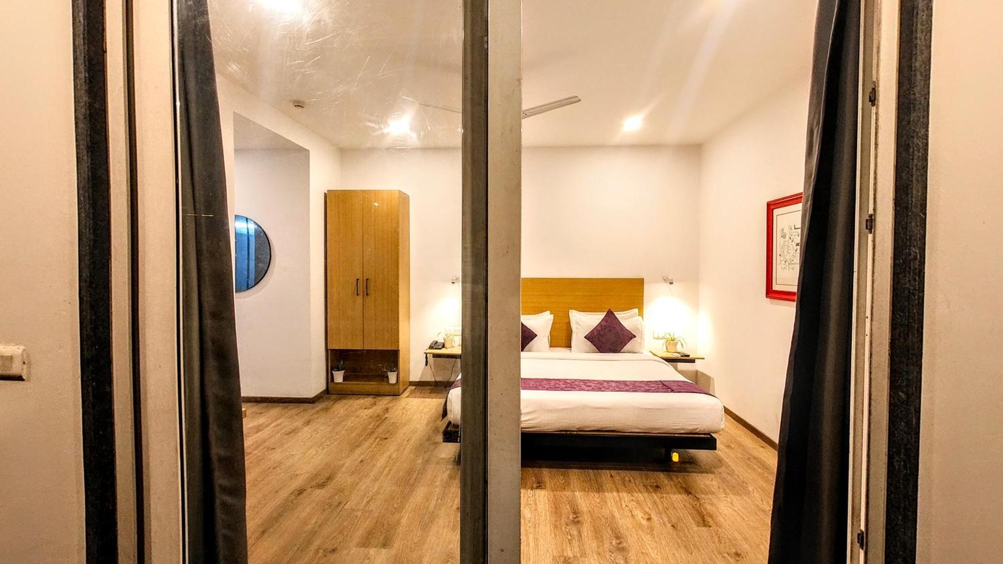 Mavens White Artemis Hospital Road Sector 52 Gurgaon Hotel ภายนอก รูปภาพ