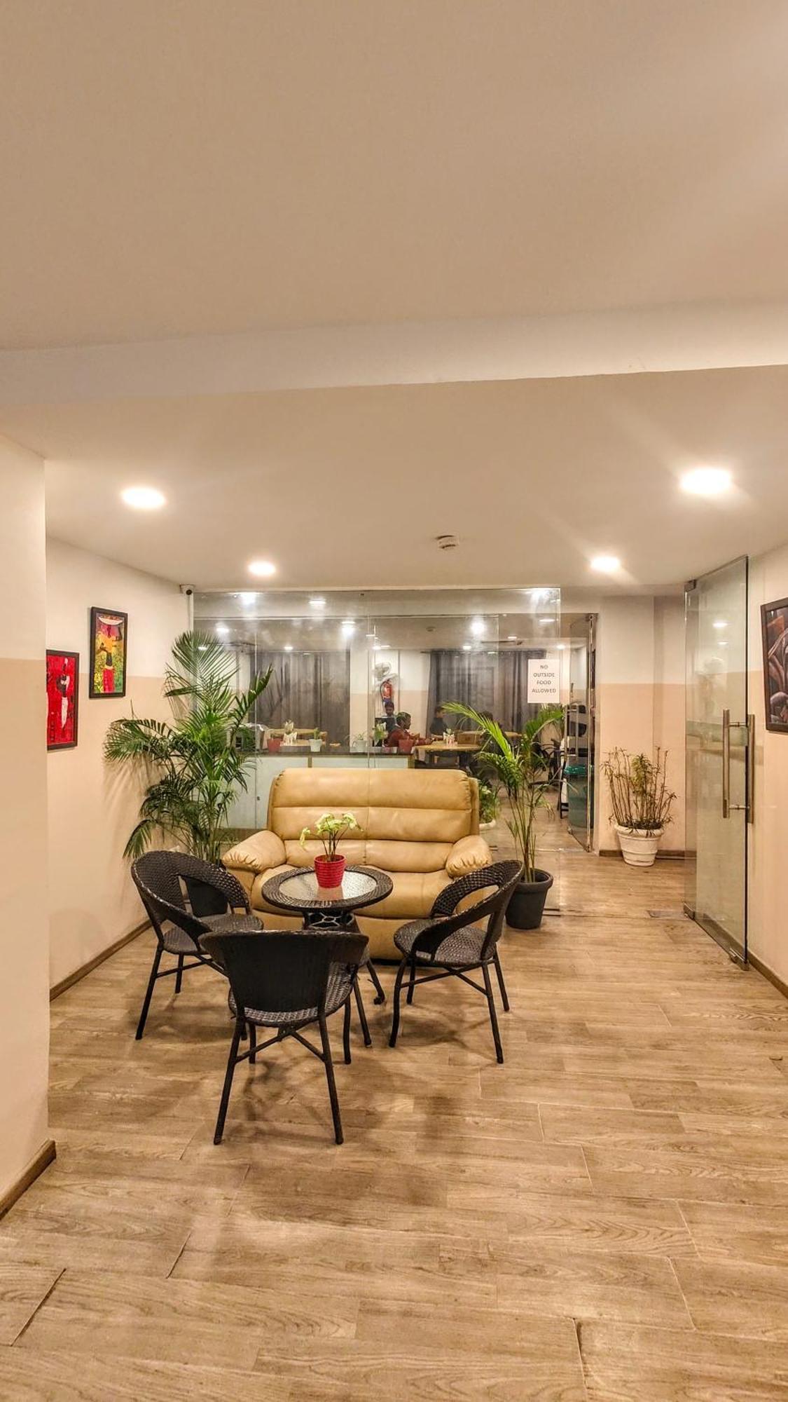 Mavens White Artemis Hospital Road Sector 52 Gurgaon Hotel ภายนอก รูปภาพ