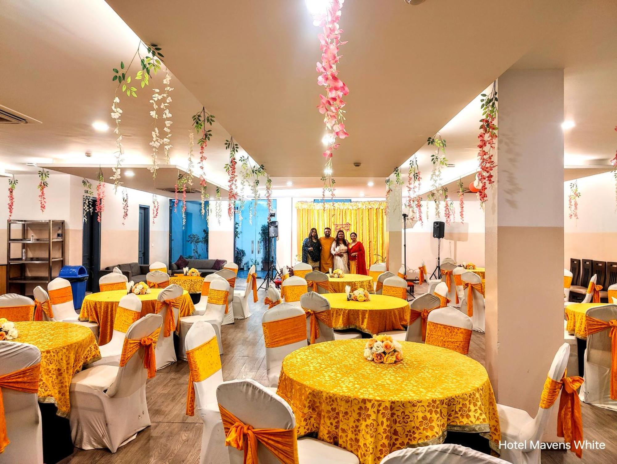 Mavens White Artemis Hospital Road Sector 52 Gurgaon Hotel ภายนอก รูปภาพ