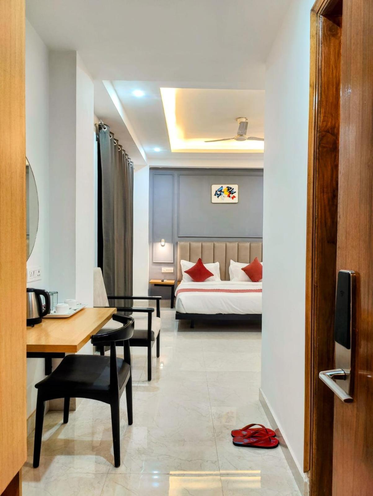 Mavens White Artemis Hospital Road Sector 52 Gurgaon Hotel ภายนอก รูปภาพ