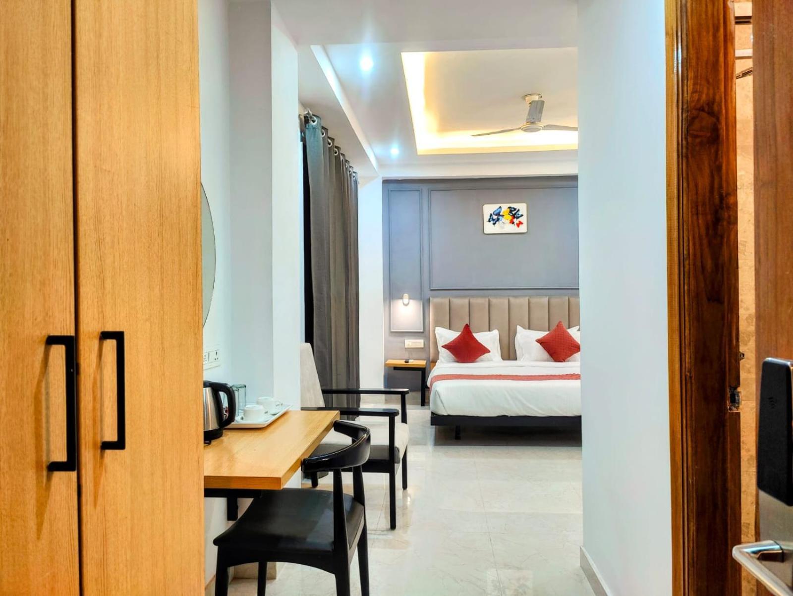 Mavens White Artemis Hospital Road Sector 52 Gurgaon Hotel ภายนอก รูปภาพ