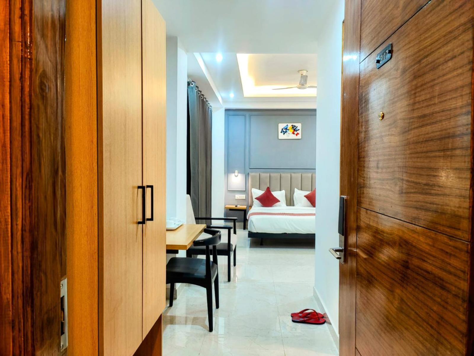 Mavens White Artemis Hospital Road Sector 52 Gurgaon Hotel ภายนอก รูปภาพ