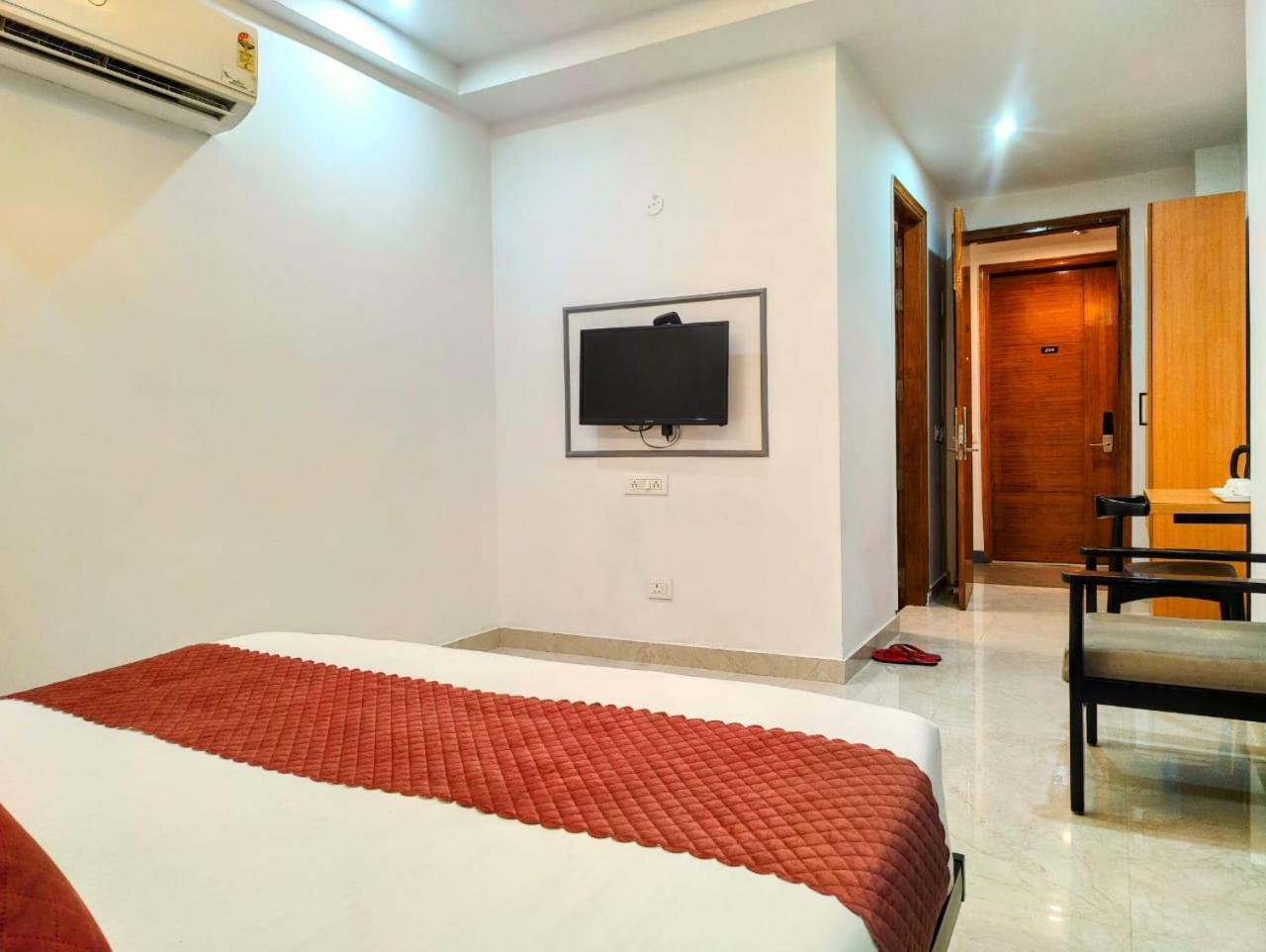 Mavens White Artemis Hospital Road Sector 52 Gurgaon Hotel ภายนอก รูปภาพ